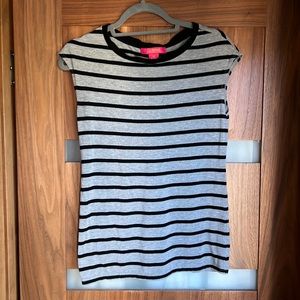 Sleeveless striped tunic top with bow detail on back - Size XS